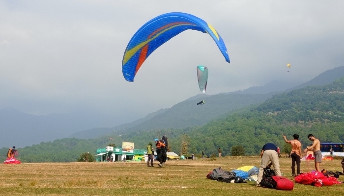 Best Time to Experience Paragliding