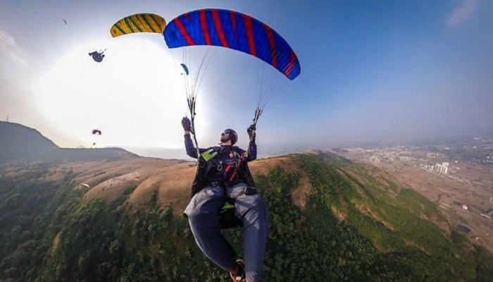 Best Time to Experience Paragliding