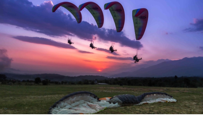 Best Time to Experience Paragliding