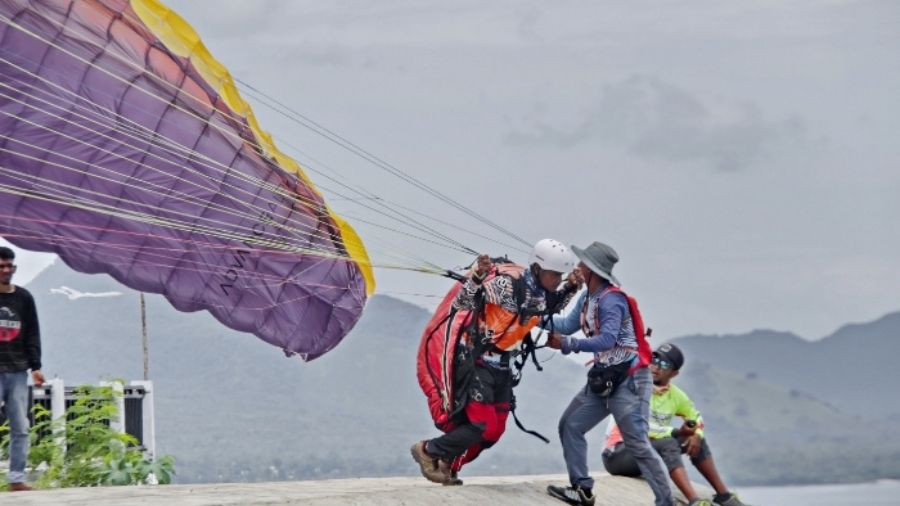What to Expect During Your Paragliding Course