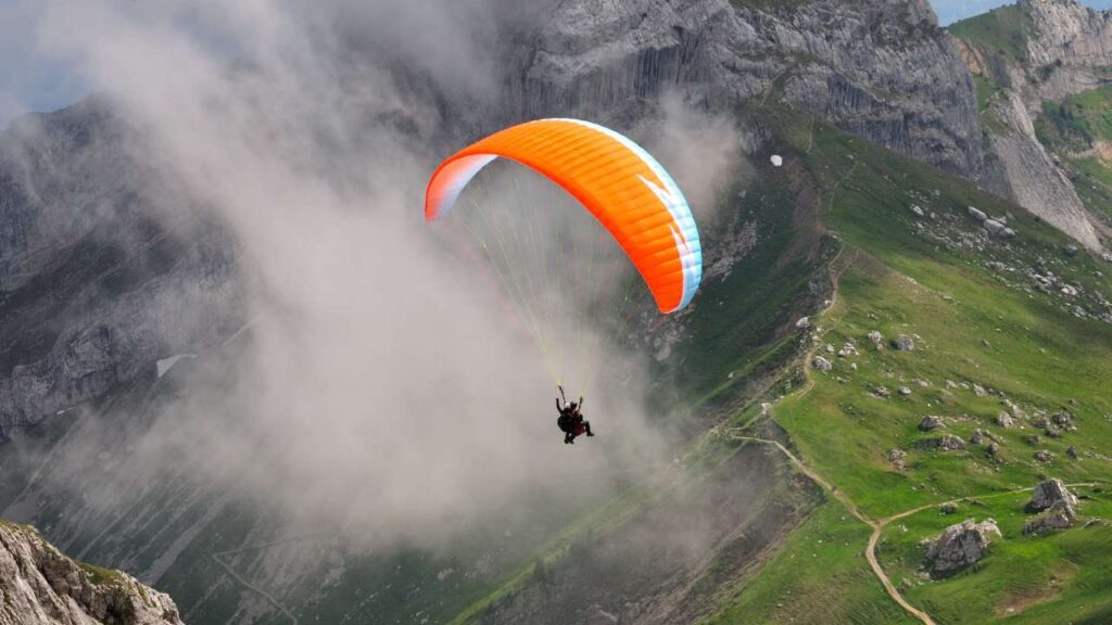 The Thrill of a Tandem Paragliding Experience