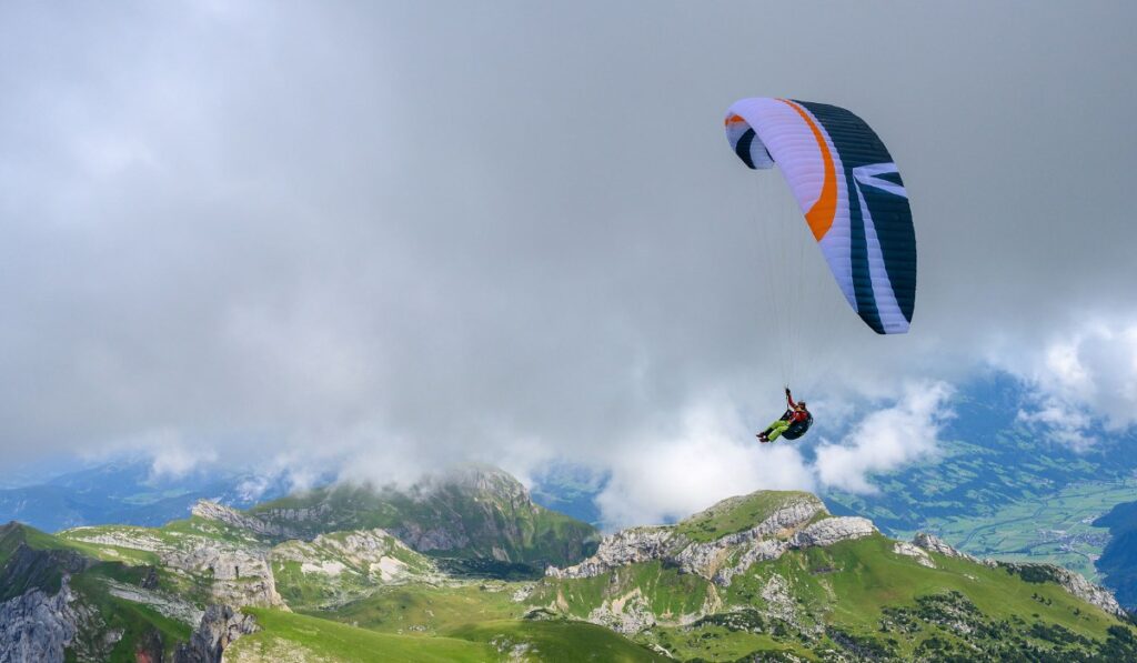 How Paragliding Pilots Use Thermals