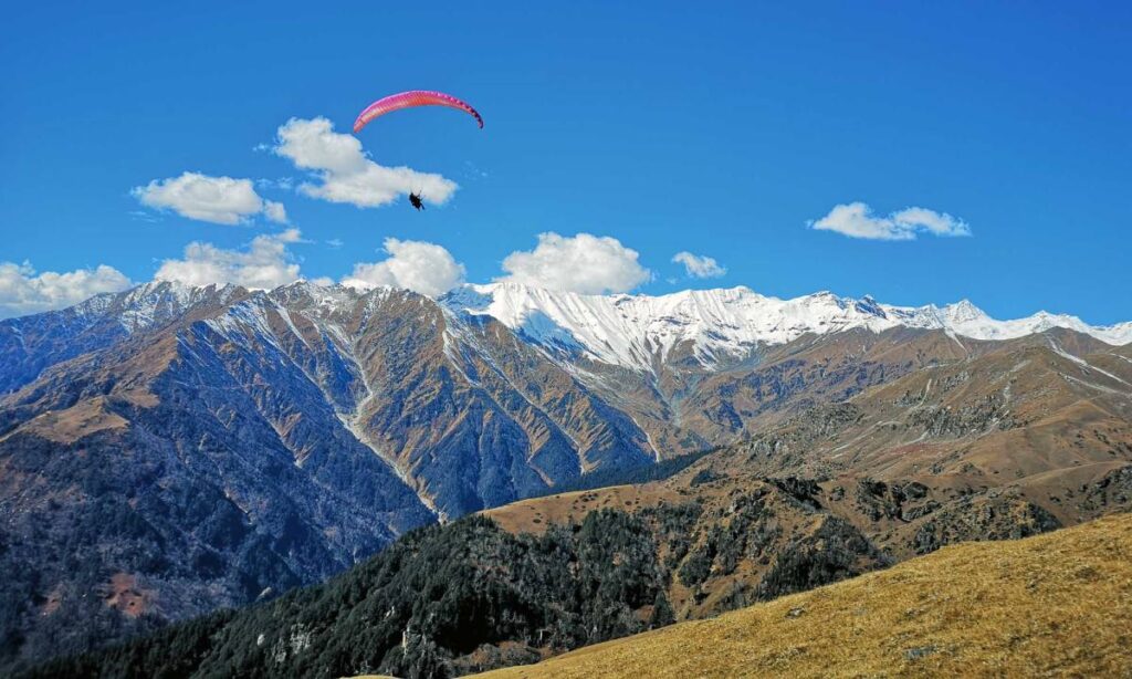 Popular Paragliding Destinations in Himachal