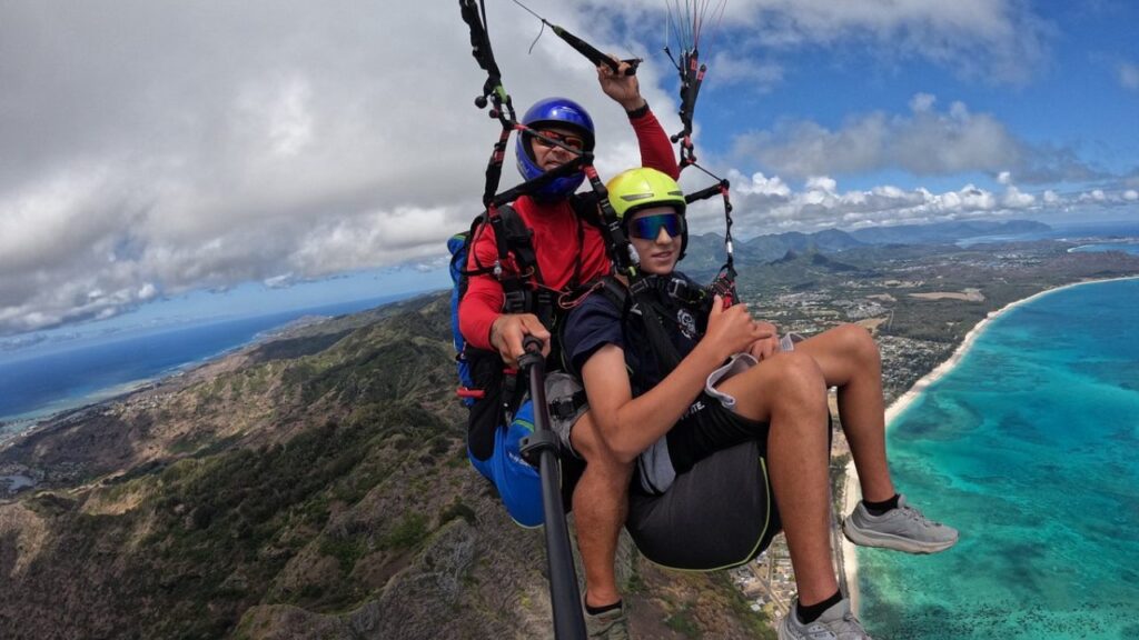Real-Life Experiences_ What Does Paragliding Actually Feel Like_